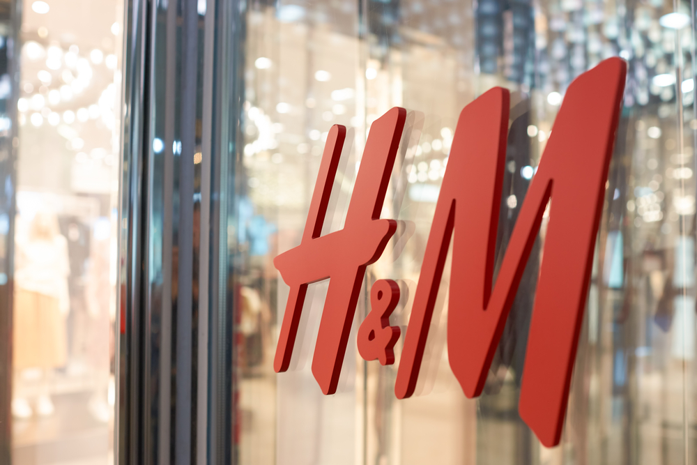 Authorization sensor Commerce H&M a vandut in Romania imbracaminte de peste 1 miliard de lei