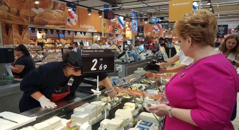 Carrefour reinvie comertul de alta data: produse vrac si sticle si borcane returnabile