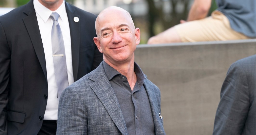 Jeff Bezos nu va mai fi CEO al Amazon. Cine îi ia locul