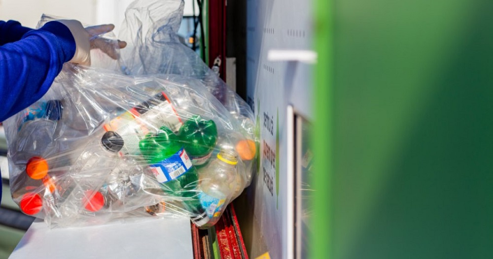 De la bilete de metrou, la vouchere și produse de curățenie: ce primești la schimb dacă reciclezi