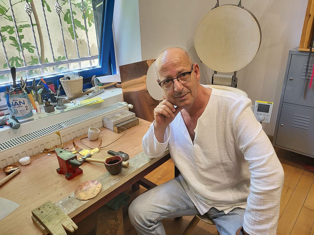 Povestea business-ului creat de un arhitect palestinian: Creează bijuterii moderne, cu meșteșuguri tradiționale