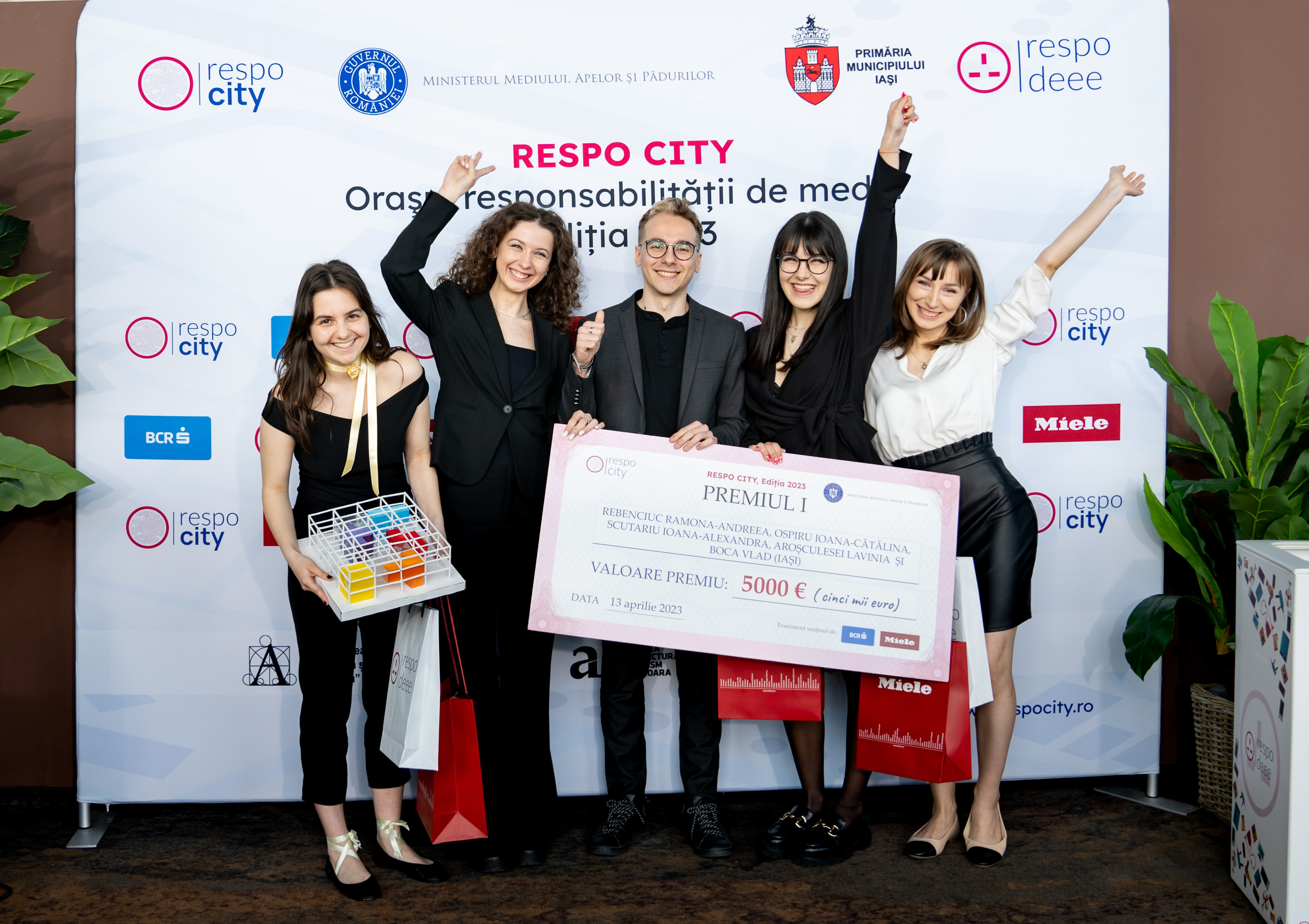 Concursul de design urban sustenabil RESPO CITY 2023, câștigat de 5 studenți din Iași