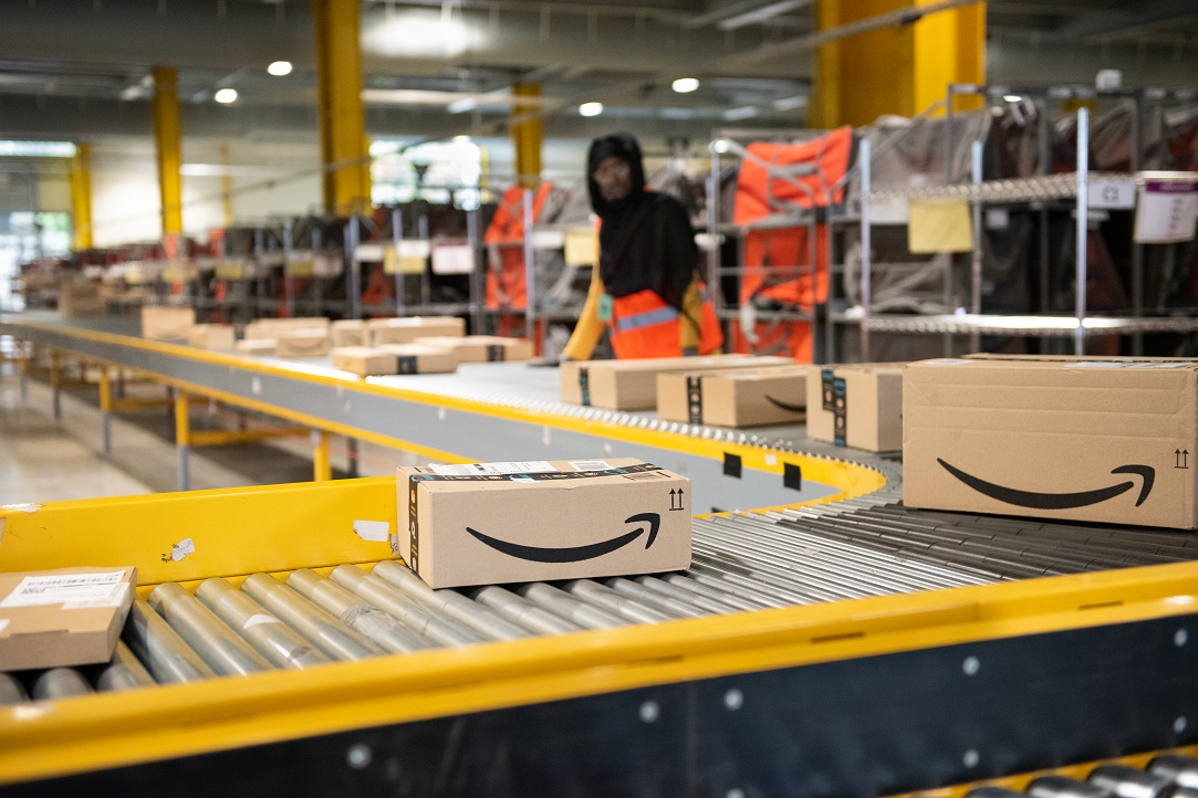 Mutare importantă pentru magazinele online: Amazon lansează o soluție care le va ajuta să se extindă internațional mai ușor