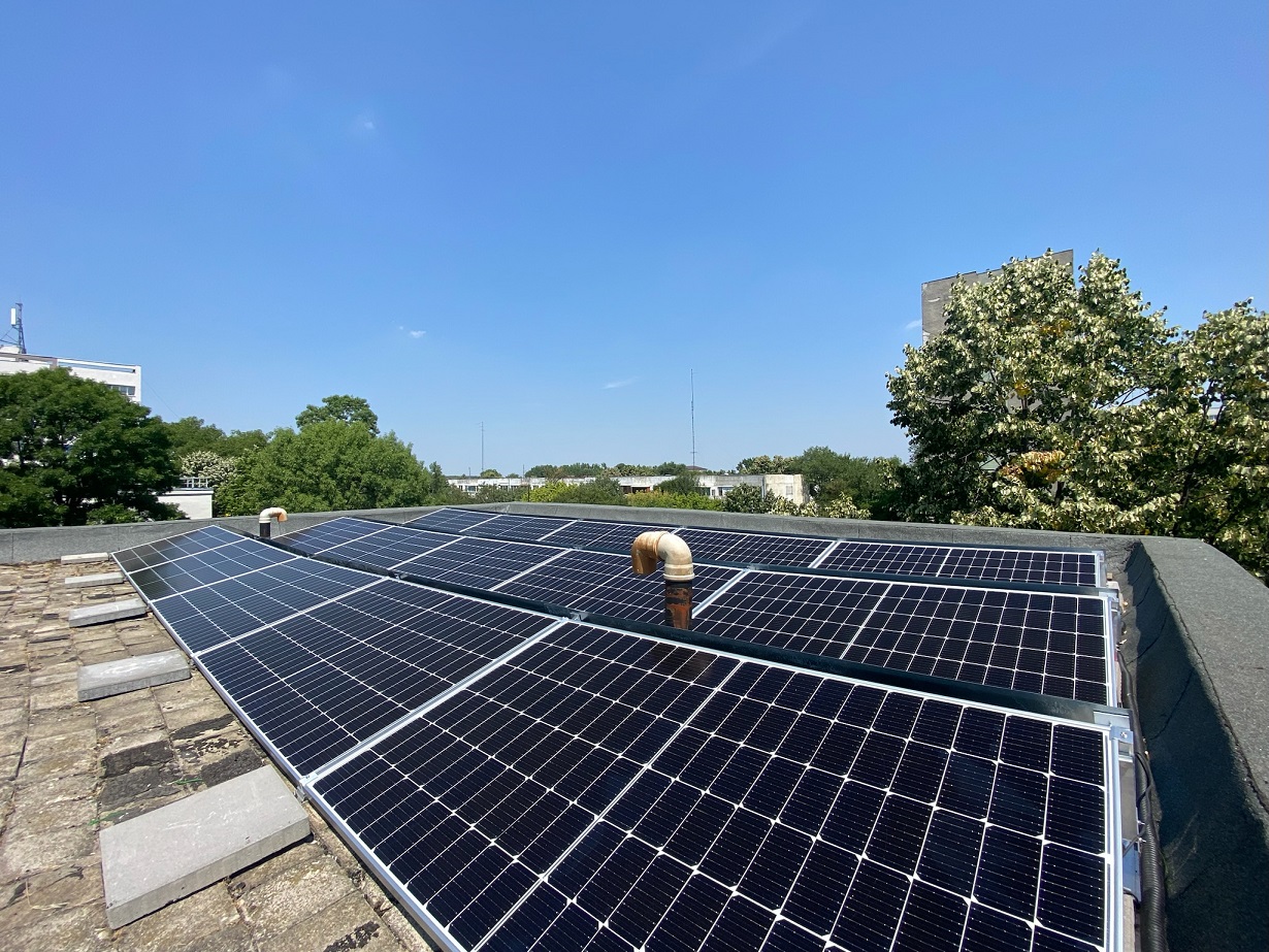 Cum pot obține asociațiile de bloc 15.000 de euro pentru a instala panouri solare și deveni prosumatori