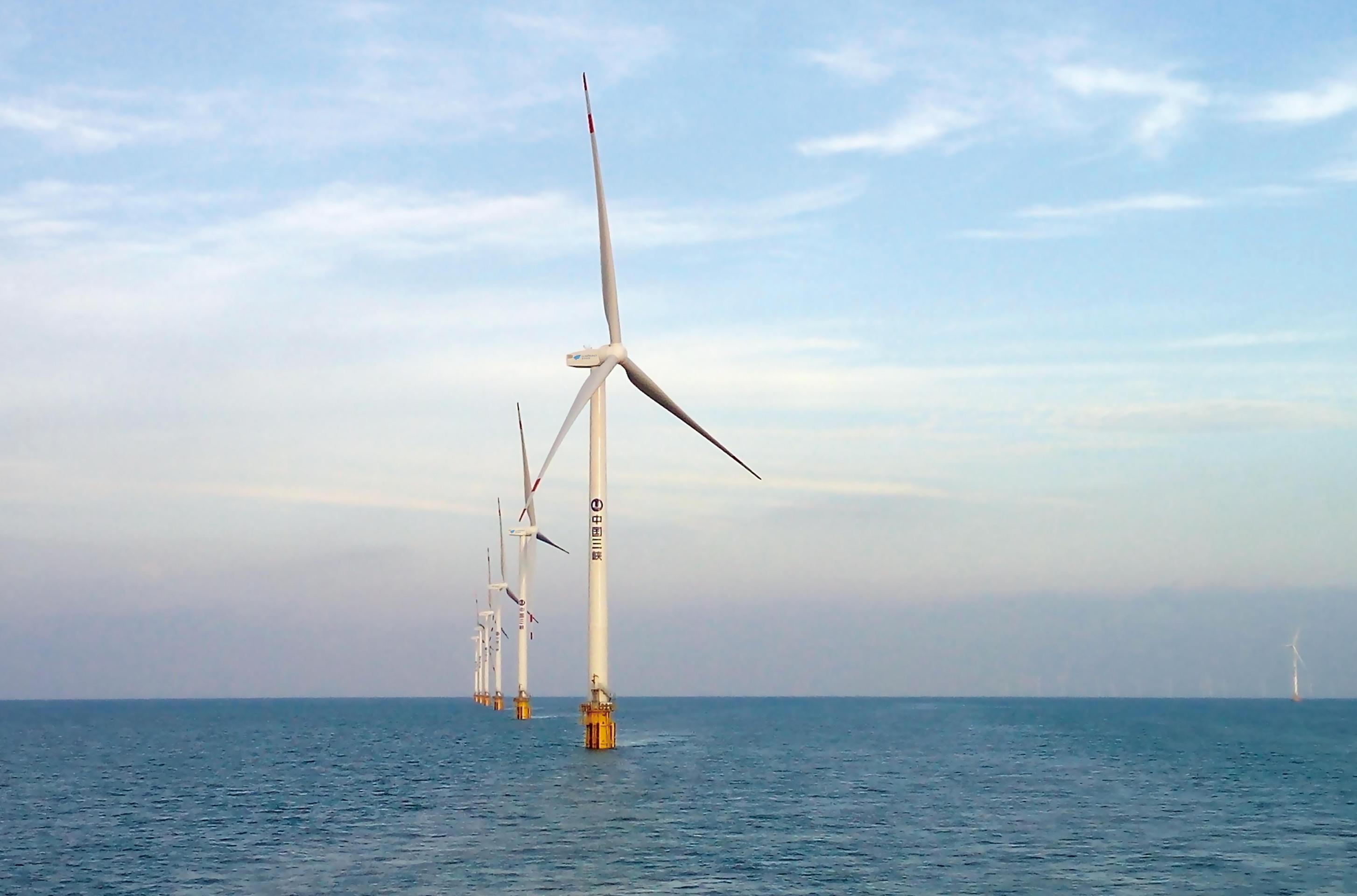 China instalează cea mai mare turbină eoliană offshore din lume. Rotorul are un diamentru de un sfert de kilometru