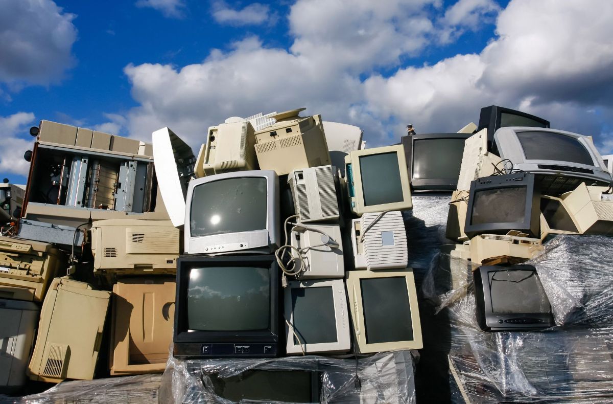 România riscă falimentul industriei de reciclare a deșeurilor de echipamente electrice și electronice
