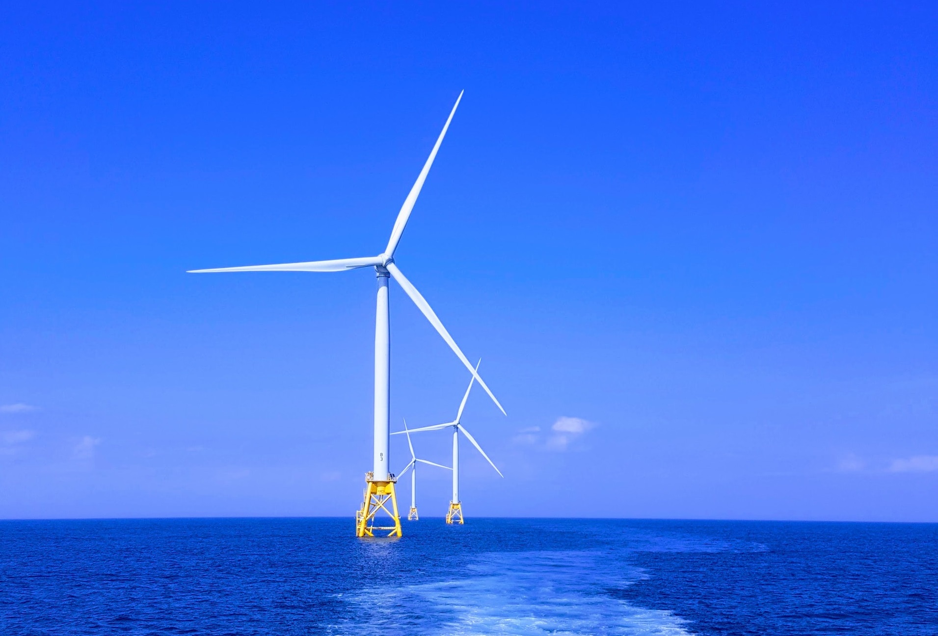 Sebastian Burduja: Vom fi prima țară cu centrale eoliene în Marea Neagră, din 2030