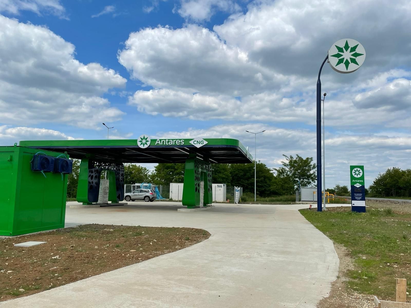 A fost inaugurată prima rețea de stații de alimentare cu gaz comprimat din România. Urmează stații în Cluj, Brașov