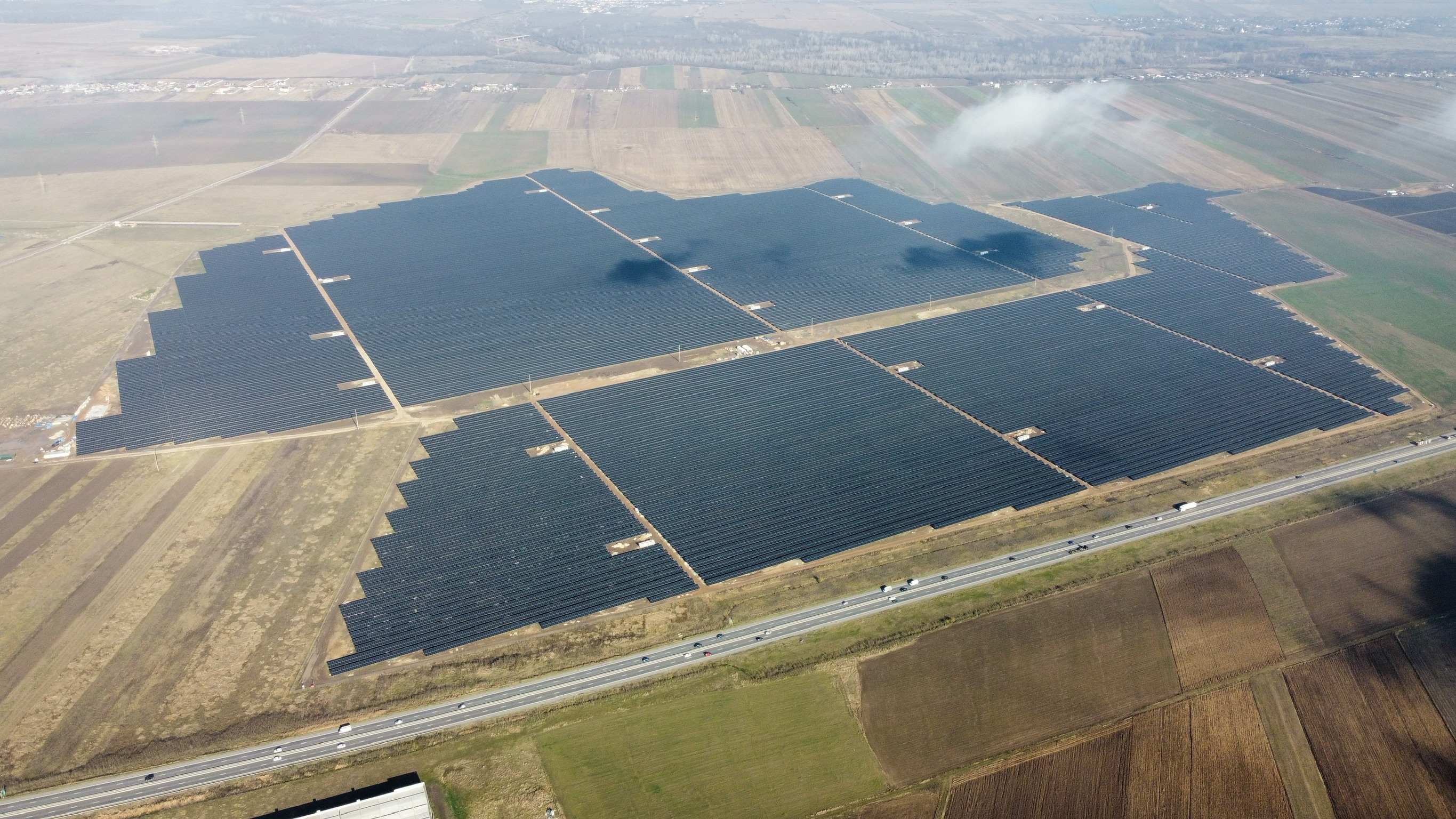 Finanțare de 60 de milioane de euro pentru cel mai mare parc solar din România și sud-estul Europei