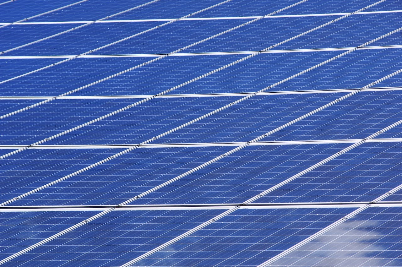 Analiză ECOTIC: Reciclarea panourilor fotovoltaice - provocări și bune practici