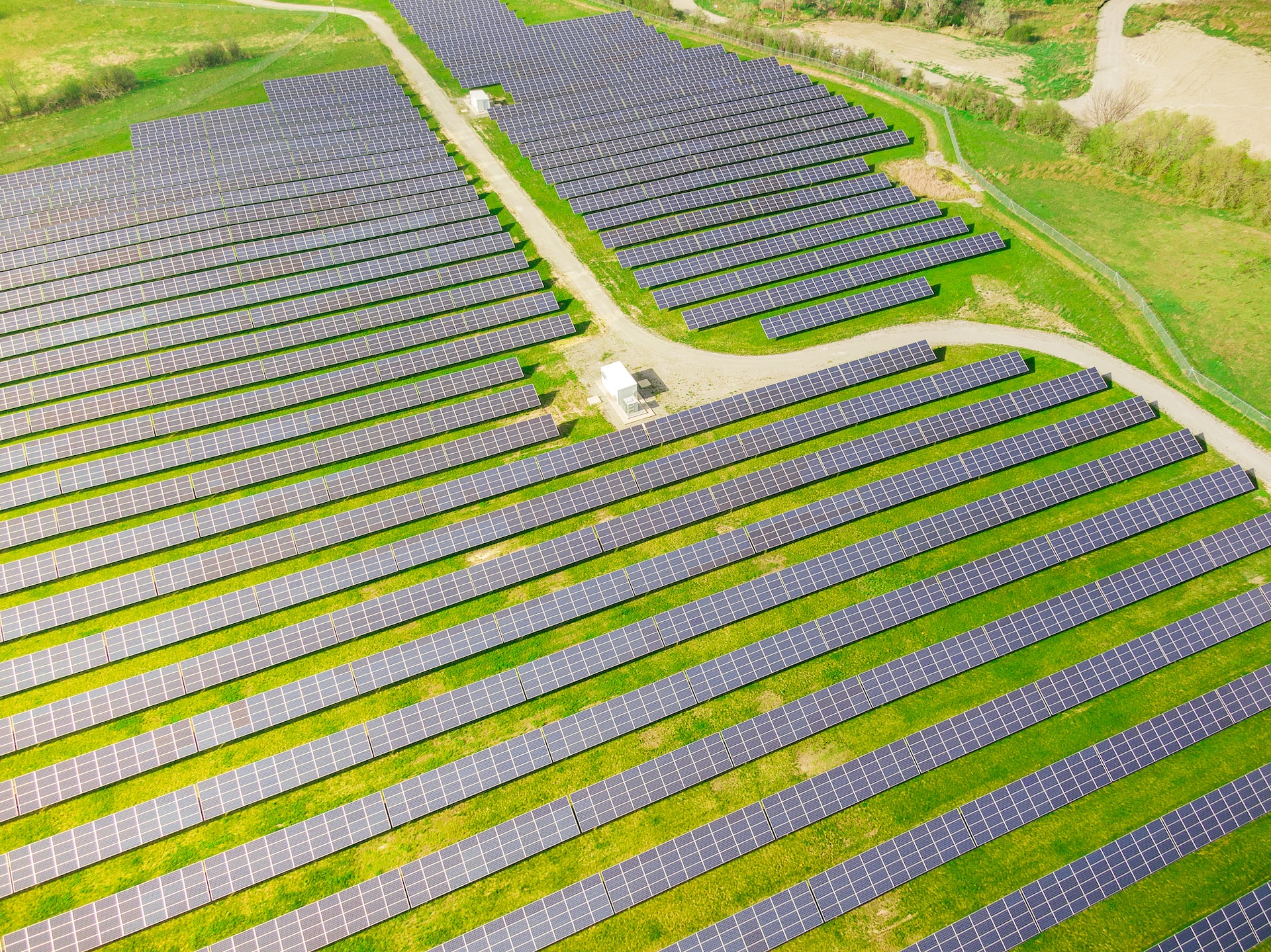 Bulgaria contruiește o centrală solară uriașă chiar la granița cu România