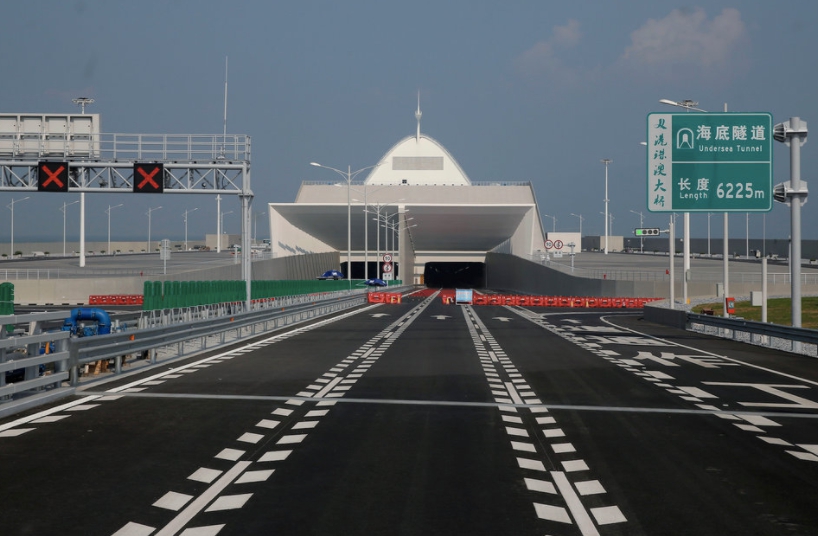 pause orientation Specialist China ne uimeste din nou: un pod de 55 km a fost gata in 9 ani