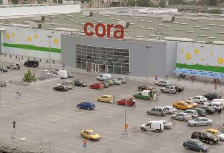Cora va construi statii de incarcare a masinilor electrice in toate magazinele sale