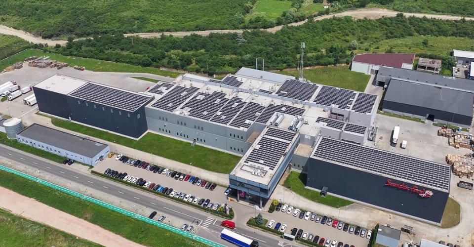 Servelect a construit „la cheie” o centrală fotovoltaică de 776 kWp pentru Scandia Food Sibiu