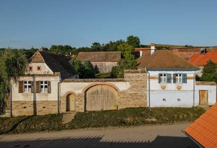 GALERIE FOTO | Ansamblu de case tradiționale, scos la vânzare lângă Viscri, satul în care are case regele Charles, la prețul de 495.000 euro