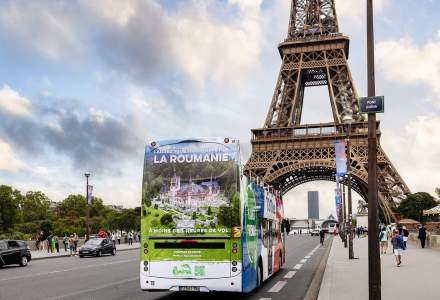 Cum vrea Guvernul să atragă turiști francezi: „Lăsaţi-vă surprinşi de România!”, mesajul care se vede pe autobuzele din Paris