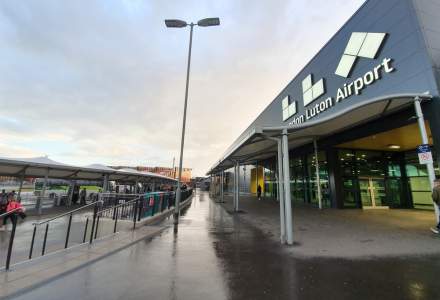 Aeroportul Luton a fost închis din cauza unui incendiu. Zeci de mii de pasageri vor fi afectați