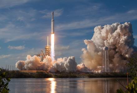 Un satelit românesc realizat de elevi de liceu va fi lansat cu o rachetă SpaceX. Ce misiune spațială are