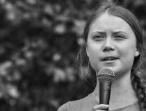 Greta Thunberg primește o...