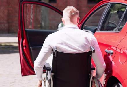Lege: Persoanele cu dizabilități nu vor mai trebui să plătească taxa de omologare la RAR