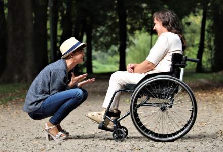 Persoanele cu handicap nu vor mai fi nevoite să meargă la comisii pentru evaluările periodice. Certificatul de handicap devine permanent