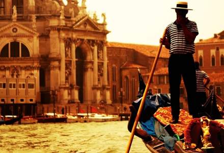 Venetienii s-au saturat de turisti: Plecati! Distrugeti zona!