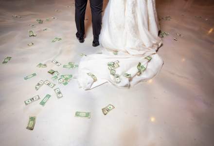 Tinerii pot lua bani de la bancă pentru care garantează statul: pot fi folosiți pentru facultate sau nuntă