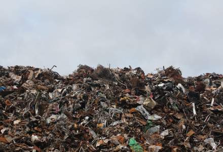 România riscă să fie condamnată la Curtea Europeană de Justiţie din cauza gropilor de gunoi