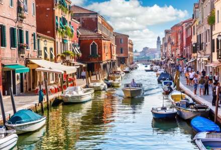 Veneția vrea să introducă un plafon de turiști și taxe de intrare în oraș din 2024