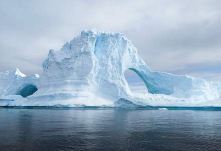 Cel mai mare aisberg din lume s-a pus în mișcare și se îndreaptă spre Oceanul Antarctic