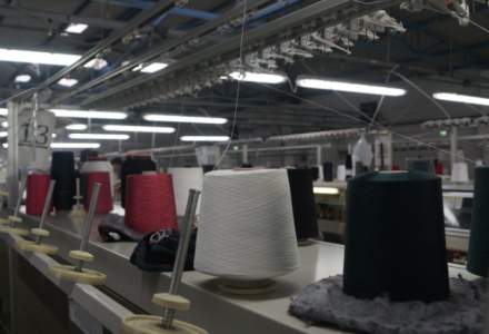 Un producător de haine de lux cumpără o fabrică românească de tricotaje