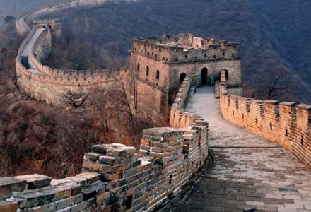 Chinezii sunt suparati: o portiune din Marele Zid Chinezesc a fost reparata cu nisip si ciment