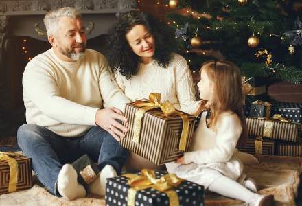 Ce buget au familiile din România pentru cadoul de Moș Crăciun și ce își doresc copiii