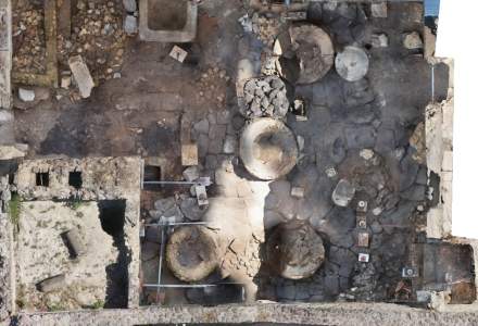 Noi descoperiri în Pompei: arheologii au dat peste o ”brutărie - închisoare„