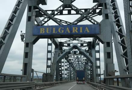 Taxa de pod de la Giurgiu ar putea fi plătită online. Autoritățile au descoperit abia acum că sunt cozi și accidente