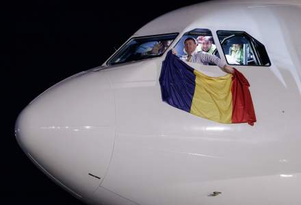Galerie Foto: Avionul cu care românii vor putea zbura direct în SUA a ajuns la București
