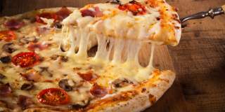Retrospectiva Tazz 2023. Incredibil, dar adevărat: pizza detronează shaorma în preferințele românilor