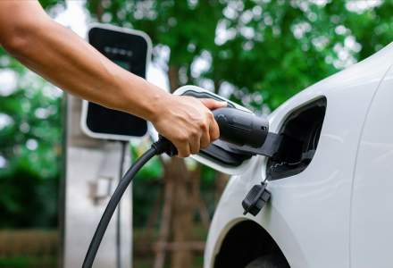 Un nou semnal negativ pentru mașinile electrice: Hertz Global își vinde zeci de mii de electrice din portofoliu și optează pentru mașini pe benzină