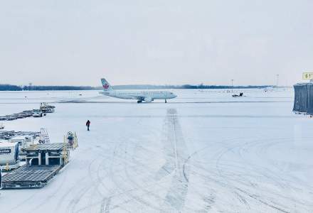Vreme de iarnă în Capitală: Cum se circulă pe Aeroporturile Otopeni și Băneasa