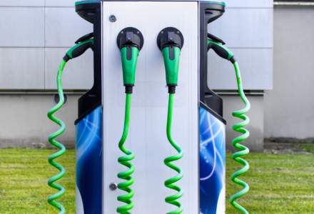 BEI oferă un împrumut de 40 mil. euro pentru instalarea stațiilor de încărcare a mașinilor electrice din mai multe țări, printre care și România