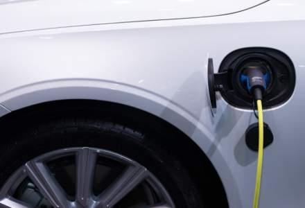 Britanicii stau la coadă pentru mașini electrice: În 2023, s-au vândut 1 milion de EV-uri