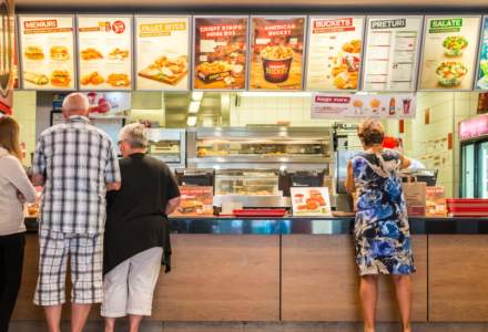 Marile lanțuri de fast-food au devenit prea scumpe pentru puterea de cumpărare a consumatorilor