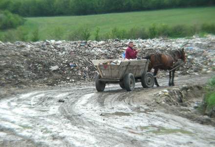 Românii produc cele mai puține deșeuri municipale din UE, dar au munți de gunoaie. Care este explicația