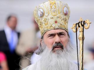 Arhiepiscopia Tomisului: IPS Teodosie rămâne „în deplină ascultare” faţă de patriarhul Daniel