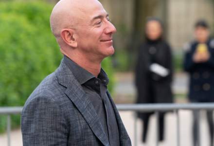 Jeff Bezos, un pic mai bogat după ce a vândut acțiuni Amazon de 4 miliarde $. A economisit și banii de taxe mutându-se în Florida