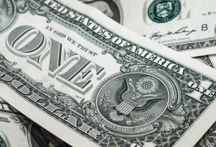 Dolarul urca la maximul istoric in fata leului. Cursul depaseste 4,30 lei/dolar pe fondul deciziei Fed