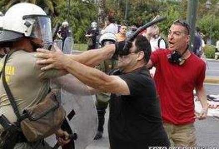 Ciocniri violente la Atena. Urmareste LIVE evolutia protestelor