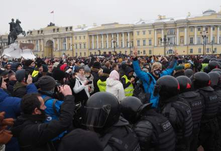 Rușii au avut curaj să strige ”Nu războiului!” la înmormântarea lui Navalnîi