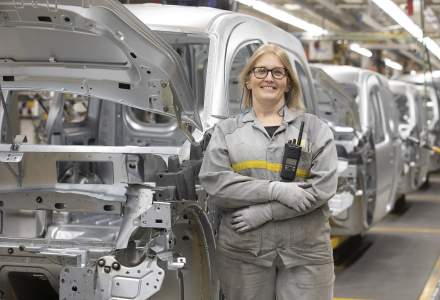 Renault, de partea egalității: Salariile angajaților femei și bărbați au ajuns la același nivel