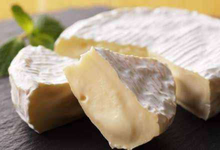 Brânza emblematică a francezilor, Camembert, ar putea fi pe cale de dispariție, avertizează oamenii de știință